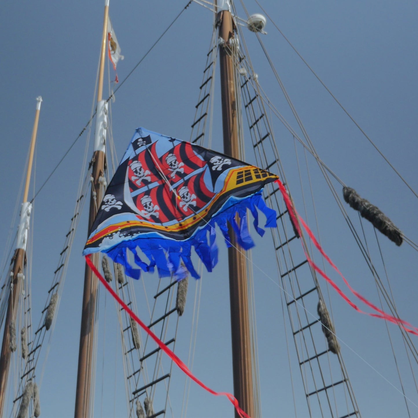 pirateship nylon kite flying